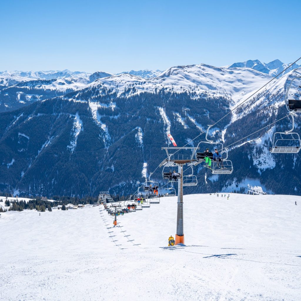 Best months to visit Turkey? - Mountains covered with snow with people riding on the téléphérique